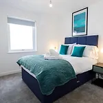 Contemporary 2 Bedroom Duplex In Salford Manchester